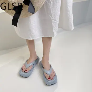 Ir 2021. jauktu krāsu, biezu grunts flip flops sieviešu slavenais dizaineris klipu toe čības ladis platforma jandal slaidi pludmales apavi