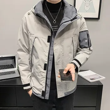 Ir 2021. pavasarī un rudenī jaunu vīriešu jaka modes izšūšanas rāvējslēdzēju jaka gadījuma kapuci slim vēstuli izdrukāt augstas kvalitātes jaka