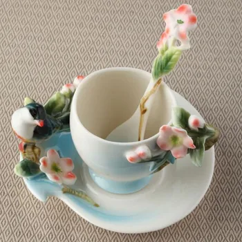 Keramikas Kauss Magpies Plūmju Ziedu Emaljas krāsu Kafijas Tase ar Apakštasi un Karoti Eiropas Radošo Tējas tases tējas tase komplekts