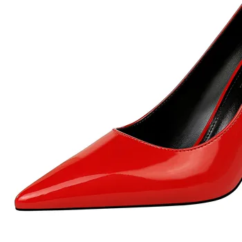 Lakādas sūknis Sieviešu modes Augstiem Papēžiem kurpes sekla Norādīja toe slaidi dīvaini papēža kurpes zapatos mujer de melns sarkans pliks