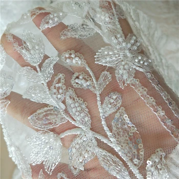 Luksusa frēzēšana mežģīnes ziloņkaula kāzu kleitas šūšana, dizaineris, mežģīnes 