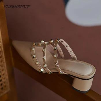 Modes pusi čības sieviešu ārējo valkāt 2021. gada pavasarī jaunu biezs papēdis kniedes norādīja toe vidū-papēdis sandales slinks kurpes sievietēm