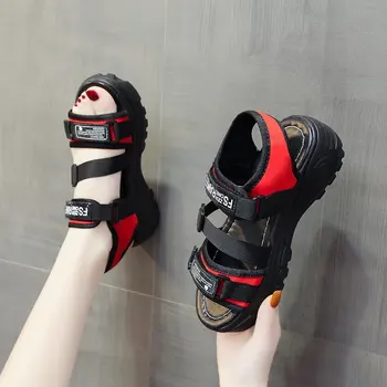 Vasaras jaunā stila ir 2021. gadījuma sporta sandales sieviešu paaugstināta platforma, platformas kurpes studentu Velcro pludmales apavi