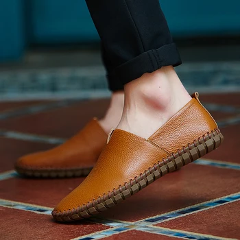 Vīriešu ādas kurpes 2021. gada vasaras jaunā modes ādas sandales dobi gadījuma vīriešu ādas kurpes braukšanas kurpes puse apavi